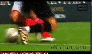 实况足球2017过人必学技巧马赛回旋结合各类实用技巧 足球过人技巧慢动作gif